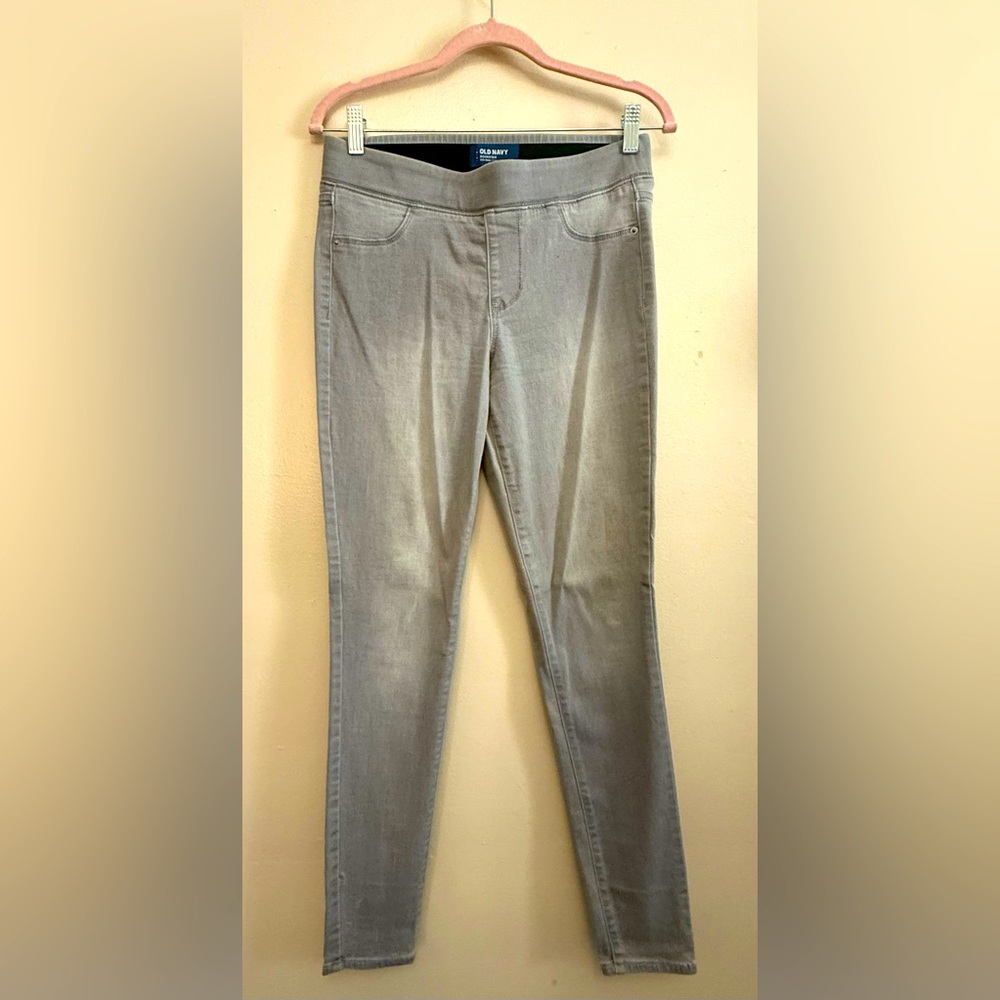 Women’s Old Navy gray skinny pants. Stretchy.